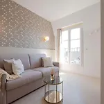 Studio Eiffel Tower View