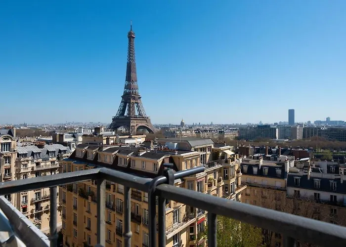 Studio Eiffel Tower View